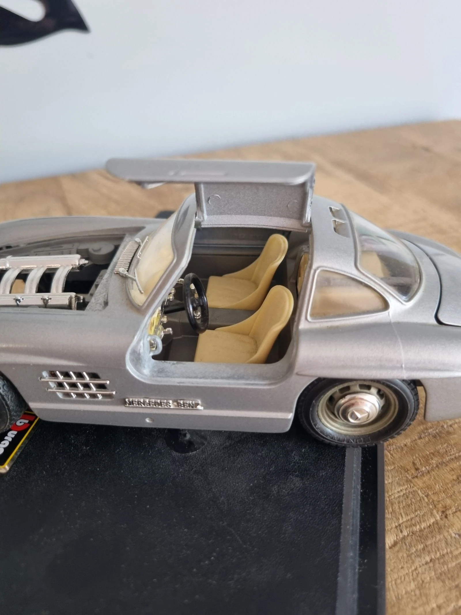 Miniatuurauto Bburago Mercedes-Benz 300 SL (1954) - Schaal 1/24 – photo 9